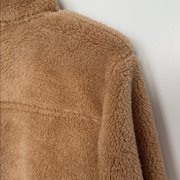 Vineyard Vines Tan Fleece quarter zip - Picture 15 of 16